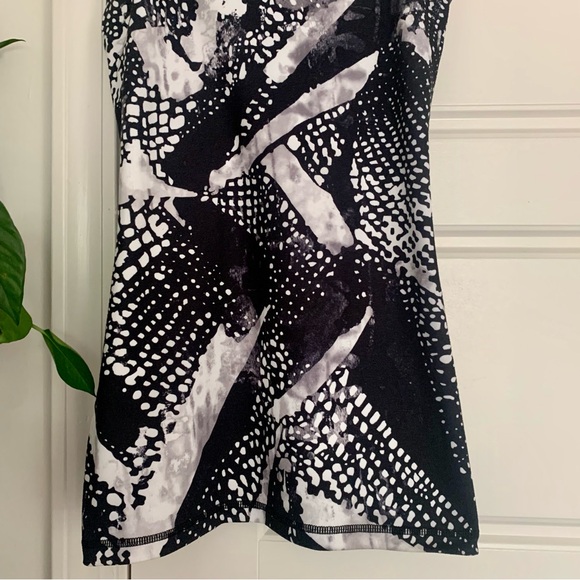 • [Lululemon] Fitted Racerback Tank • - Picture 3 of 8